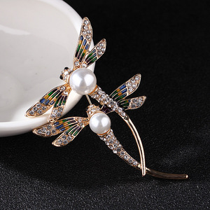 เข็มกลัดรูปแมลงปอประดับคริสตัลหรูหราสำหรับผู้หญิง  ทำจากโลหะผสมเคลือบเงิน  ตกแต่งด้วยหยดน้ำมัน  เหมาะสำหรับงานหมั้น - Product Image 5