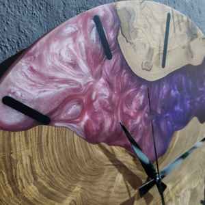 Reloj de Pared de Resina y Madera, Moderno, Elegante, Duradero, Funcional y Hecho a Mano, Perfecto para Sala de Estar o Dormitorio - Product Image 3