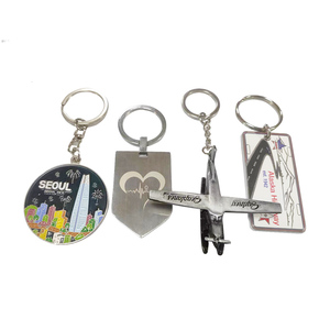 Distintivo con spilla in smalto duro personalizzato con risvolto in metallo Cartoon - Product Image 4
