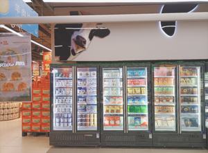 Glacière de réfrigération commerciale personnalisée vitrine porte en verre <span class=keywords><strong>réfrigérateur</strong></span> vertical pour boissons et bières - Product Image 2