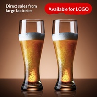 Mug à bière en verre artisanal grande capacité, design minimaliste avec logo découpé, idéal pour bars modernes et jus de fruits