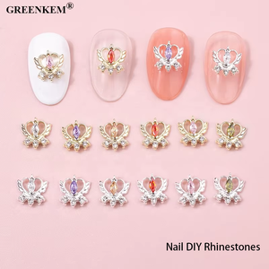 10 unids/bolsa Ojo de <span class=keywords><strong>caballo</strong></span> circón decoración de uñas DIY ahueca hacia fuera el corazón del amor con diamantes de imitación diseño encantos de uñas - Product Image 1