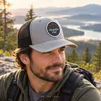 Casquette de camionneur personnalisable avec patch amovible, devant structuré gris, dos en maille noire et visière incurvée pour événements extérieurs en gros