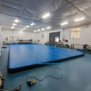 Pista de aire de PVC personalizada, área de juegos interior inflable hermética para gimnasio, fútbol y entrenamiento deportivo con función de escalada - Product Image 3