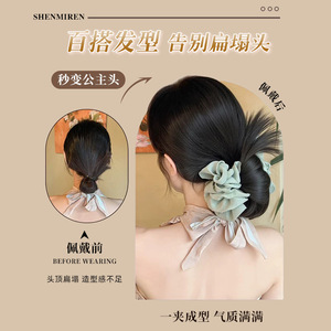 Peluca de moño para mujer, de aspecto natural, con clip para cola de caballo baja, peluca voluminosa para la parte trasera de la cabeza, estilo pintura de tinta verde montaña, con plumas de gallina - Product Image 4