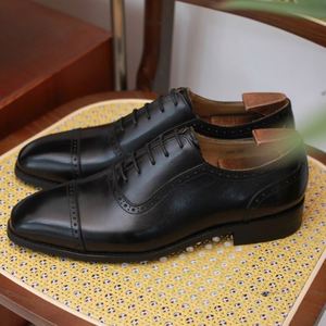 รองเท้าผู้ชายสไตล์อังกฤษแบบใหม่ รองเท้าลำลองสำหรับงานแต่งงาน รองเท้าแบบ Brogue สามชิ้นต่อกัน ปลายแหลม ผูกเชือก น้ำหนักเบา ระบายอากาศได้ดี - Product Image 6