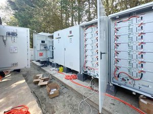 Armoire de batterie Dawnice 100kwh Système d'énergie solaire industriel et commercial Armoire de batterie de stockage d'énergie au lithium-ion 200kw - Product Image 5