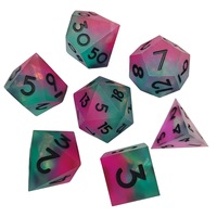 Ensemble de 7 dés en résine à bords tranchants, dés polyédriques pour jeux de rôle de table, D20 D12 D10 D8 D6 D4, dans un emballage en boîte métallique