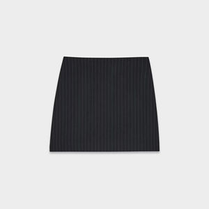 Tenue décontractée pour femmes avec jupe courte en tissu rayé blanc - Product Image 1