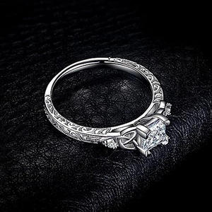 Anello con Diamante Taglio Principessa T0057 in Argento, Classico Anello di Fidanzamento da Donna con Diamanti Laterali, Pietra Naturale - Product Image 6