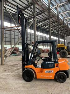 Carretilla elevadora Toyota 7FD usada 3 toneladas 3 etapas mástil motor diésel bajas horas 3000mm altura de elevación bien cuidado listo para trabajar - Product Image 2