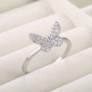 Anello Classico con Farfalla in Zirconi Micro-Pavé per Donne, Gioiello da Dito Creativo e alla Moda - Product Image 6