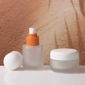 En stock ensemble de soins de la peau bouteille en verre vide givrée convient au matériau d'emballage cosmétique de vaporisateur de lotion d'<span class=keywords><strong>Essece</strong></span> logo imprimable - Product Image 5