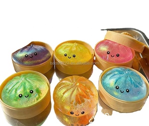 Vente en gros : Jouet anti-stress et fidget souple et moelleux en forme de boulette de raviolis mystère ou de petit pain vapeur mignon, pour filles, enfants et adultes, 8,5 cm - Product Image 1