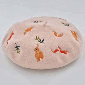 Boinas de Lana Pura con Bordado Personalizado de Ardilla y Conejo, Moda Europea y Americana para Mujer, Otoño Invierno - Product Image 1