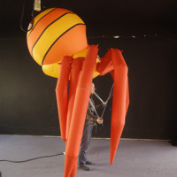 Marionnette de défilé Costume d'araignée orange gonflable Marionnette d'araignée gonflable pour la décoration d'Halloween