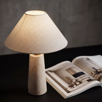 Lampe de table en travertin naturel poli avec abat-jour en tissu Wabi Sabi pour la décoration intérieure de villas, d'appartements et d'hôtels