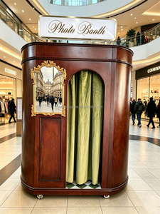 Photomaton vintage en bois rétro avec imprimante pour mariages et événements commerciaux - Product Image 3
