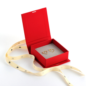 GLAMPKG New Design Beige Microfiber Pouch Emboss LOGO Foldable Cardboard Foam Insert Gold <b>Ribbon</b> Jewelry Packaging Display - Product Image 6
