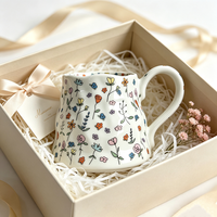 Tasse en céramique florale façonnée à la main, grande capacité 600 ml, forme ondulée irrégulière pour café, thé, eau