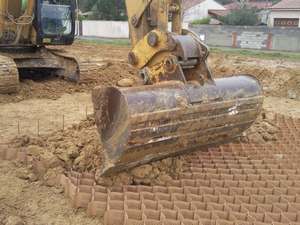 Géocell en HDPE de haute qualité, profondeur 150 mm, stabilisateur de <span class=keywords><strong>gravier</strong></span> en <span class=keywords><strong>nid</strong></span> <span class=keywords><strong>d</strong></span>'<span class=keywords><strong>abeille</strong></span> pour le <span class=keywords><strong>sol</strong></span> de garage et le renforcement du terrain - Product Image 4