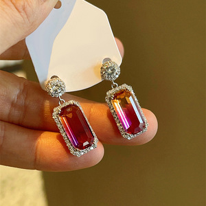 Orecchini Geometrici Colorati per Donne, Accessori per Orecchie Semplici e alla Moda per Uso Quotidiano - Product Image 1