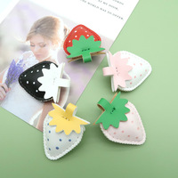 Porte-clés en forme de fraise, mignon et tendance, pendentif pour sac, accessoires de sac, porte-clés élégant en cuir PU en forme de fruit