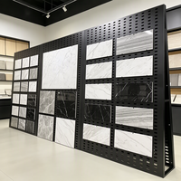 Présentoirs modernes en métal sur mesure pour carreaux et présentoirs haut de gamme pour céramiques, idéaux pour les salles d'exposition de pierres et de carreaux.
