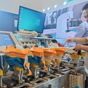 Robot tipe Desma baru, proses injeksi langsung pintar garis cetakan otomatis untuk pabrik sepatu otomatisasi - Product Image 4