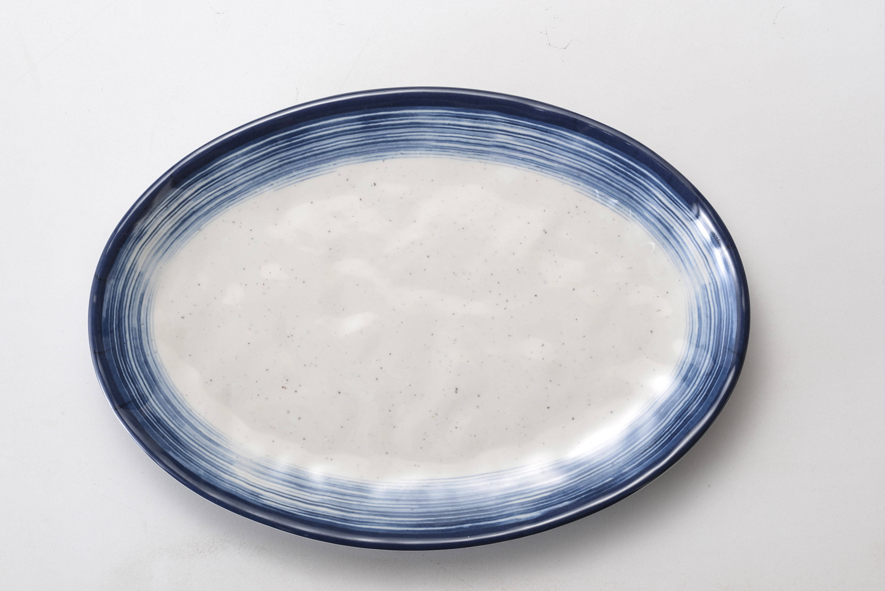 สีขาวพร้อมพิมพ์ลาย