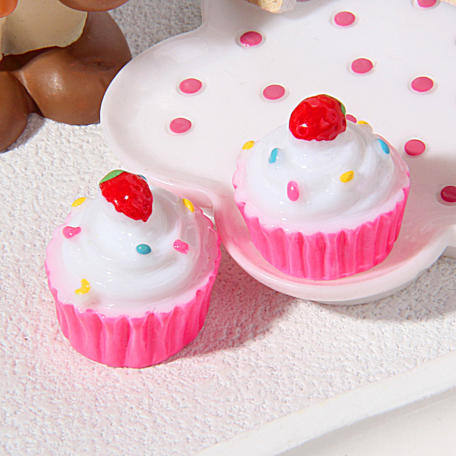 Fond rose rouge + fraises