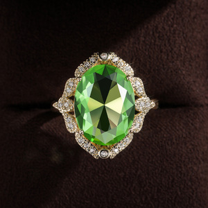 Anello da donna con zirconi verdi oversize, stile creativo ed elegante, per matrimonio, uso quotidiano, impilabile, gioiello da dito abbinabile a tutto, idea regalo - Product Image 6