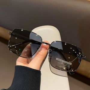 Gafas de Sol de Moda con Estilo Irregular, Gafas de Sol Extra Grandes con Montura Metálica para Hombre - Product Image 2