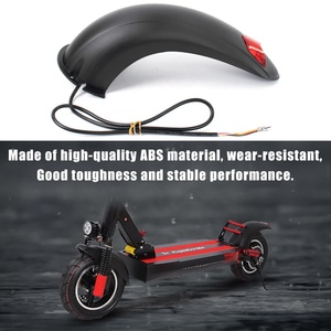 Guardabarros Trasero + Luz Trasera para Patinete Eléctrico Kugoo <span class=keywords><strong>M4</strong></span> - Accesorio de Protección de Plástico de Lujo de 48V con Fácil Instalación - Product Image 2