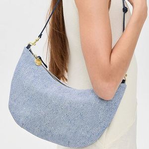 กระเป๋าถือผู้หญิงลายโลโก้สีฟ้าอ่อน รุ่น Lady Lune แบบสะพายไหล่เดียว มีซิป แฟชั่นคลาสสิก ใช้ได้ทุกฤดู ทั้งฤดูร้อน ฤดูหนาว ฤดูใบไม้ร่วง - Product Image 5