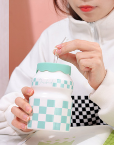 Tasses à café en céramique créatives et mignonnes de 460 ml pour enfants, avec paille et couvercle - Product Image 1