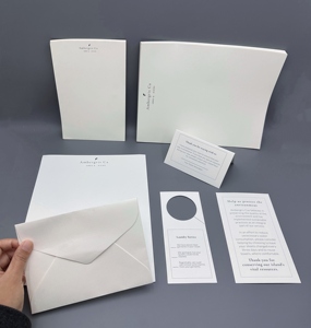 Set di Cancelleria per Hotel con Blocchi Note Personalizzati, Carta Intestata, Biglietti di Auguri, Buste e Logo Stampato - Product Image 1