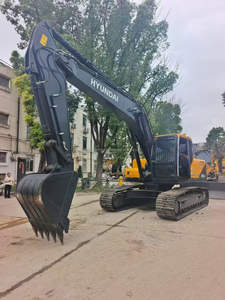 Excavatrice sur chenilles Hyundai d'occasion robuste de 22 tonnes, modèle R220LC-9S, moteur Cummins, pompe PLC, boîte de vitesses, moteur, modèle 2022, bon état - Product Image 5