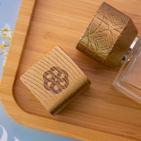 Vietnam WeWood Logo personnalisé Zamac bouchon de bouteille de parfum couvercle en forme de boule de bois bouteilles en verre emballage de soins personnels