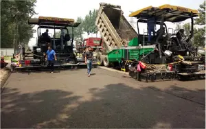 Truk Dipasang Aspal Sprayer Road Rubber Paving Mesin Shantui 9.5M Aspal Mesin Paving