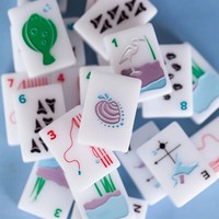 Jeu de Mahjong américain côtier en acrylique blanc, avec tuiles à motifs de plage, points dents de requin, herbe marine, lignes de pêche et craquelures