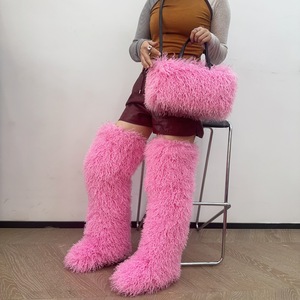 Stivali al Ginocchio in Pelliccia di Barboncino da 72CM per <span class=keywords><strong>Donna</strong></span>, Set di Stivali da Neve in Finta Pelliccia e Borsa, Morbidi Stivali Alti al Ginocchio in Pelliccia Mongola con Punta Rotonda - Product Image 4