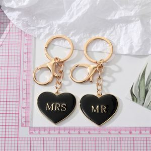 Llaveros de aleación ligeros para parejas, con dijes MR MRS, diseño circular sencillo, para bolso, regalos de San Valentín para amantes - Product Image 2