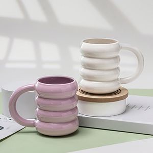 Mug de voyage en céramique au design mignon et coloré, style nordique, ensemble de tasses pour couple, idéal pour les cadeaux et l'usage quotidien - Product Image 1