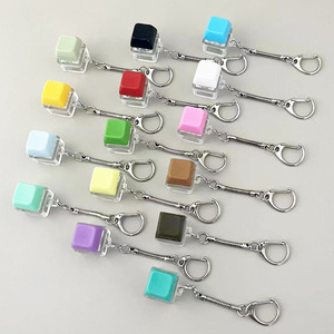 Porte-clés anti-stress coloré en forme de clavier, jouet de décompression pour clés, sacs et sacs à dos, breloques anti-stress en forme de bouton de clavier - Product Image 2