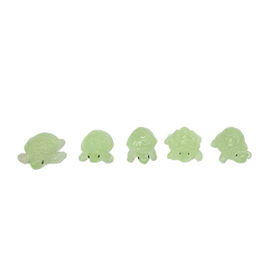ตุ๊กตาเต่า 3 มิติขนาดเล็ก ทำจากเรซิ่นพลาสติก เรืองแสงในที่มืด ชุดเครื่องประดับการ์ตูน DIY สำหรับตกแต่งโต๊ะทำงาน สำหรับเด็กอายุ 12 ปีขึ้นไป - Product Image 1