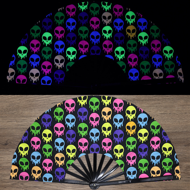 Réseau d'os en plastique noir extraterrestre-fluorescent