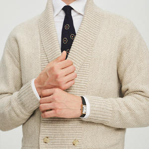 2025 hiver haute qualité mode nouveau pull en cachemire hommes col en v hommes laine cachemire pull chaud extérieur 100% laine pull - Product Image 3