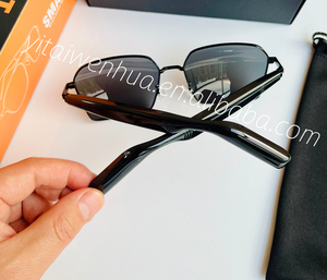 Gafas de Sol de Lujo Sg12 Pro con Carga USB, Micrófono, Reproductor de <span class=keywords><strong>Música</strong></span>, Audio Inalámbrico, Lentes Polarizadas Azul Grisáceo, de Plástico, Tamaño Grande - Product Image 4