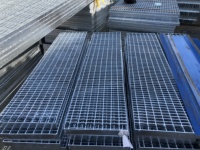 Grilles en acier galvanisé soudées à mailles ouvertes pour couvercles de canalisations et écrans de protection